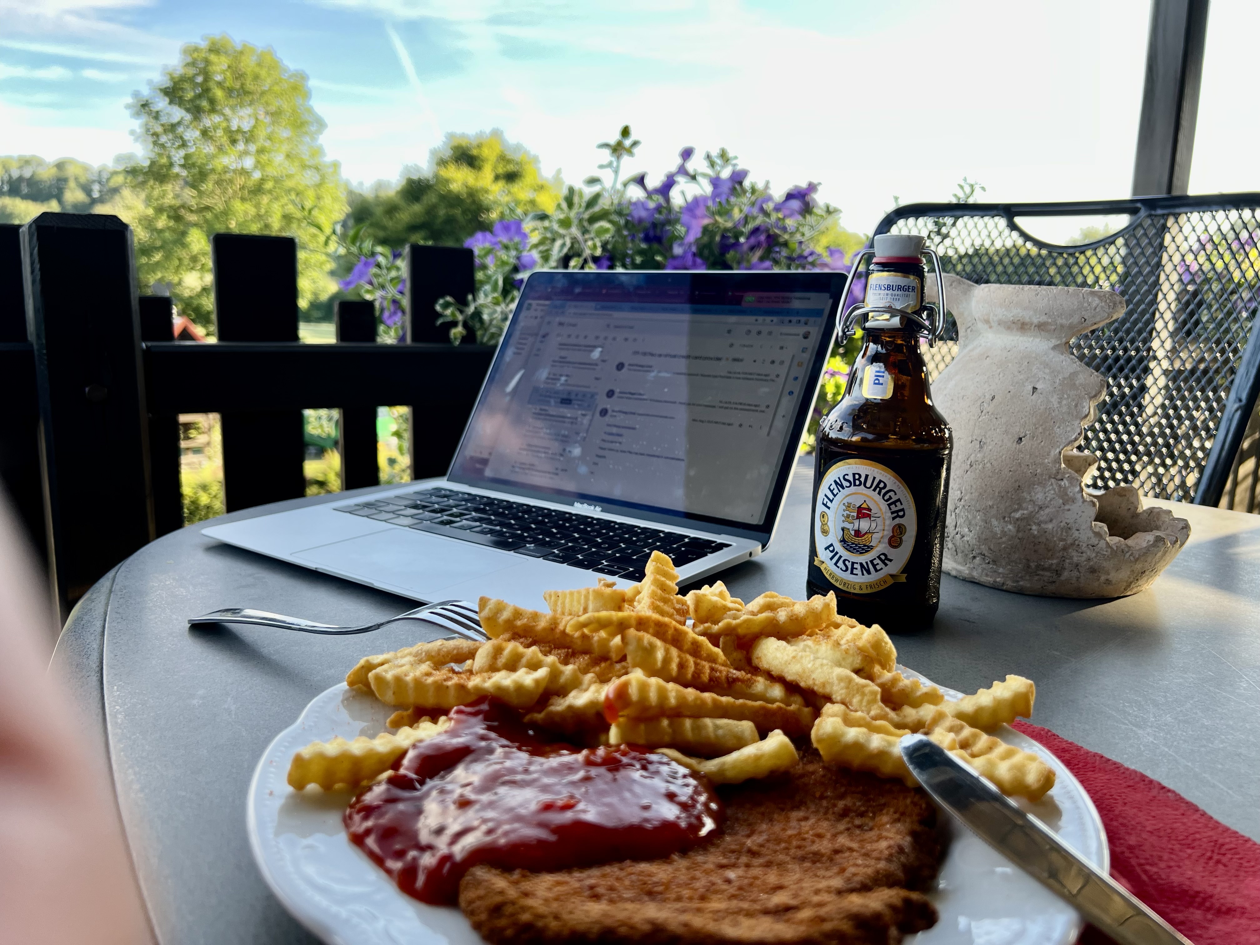 A work session in the evening. The food wasn’t delicious but after a long hike, it tasted great. 
